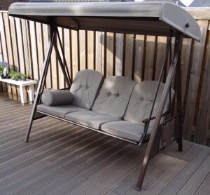 Hoolywoodschaukel und Pavillon